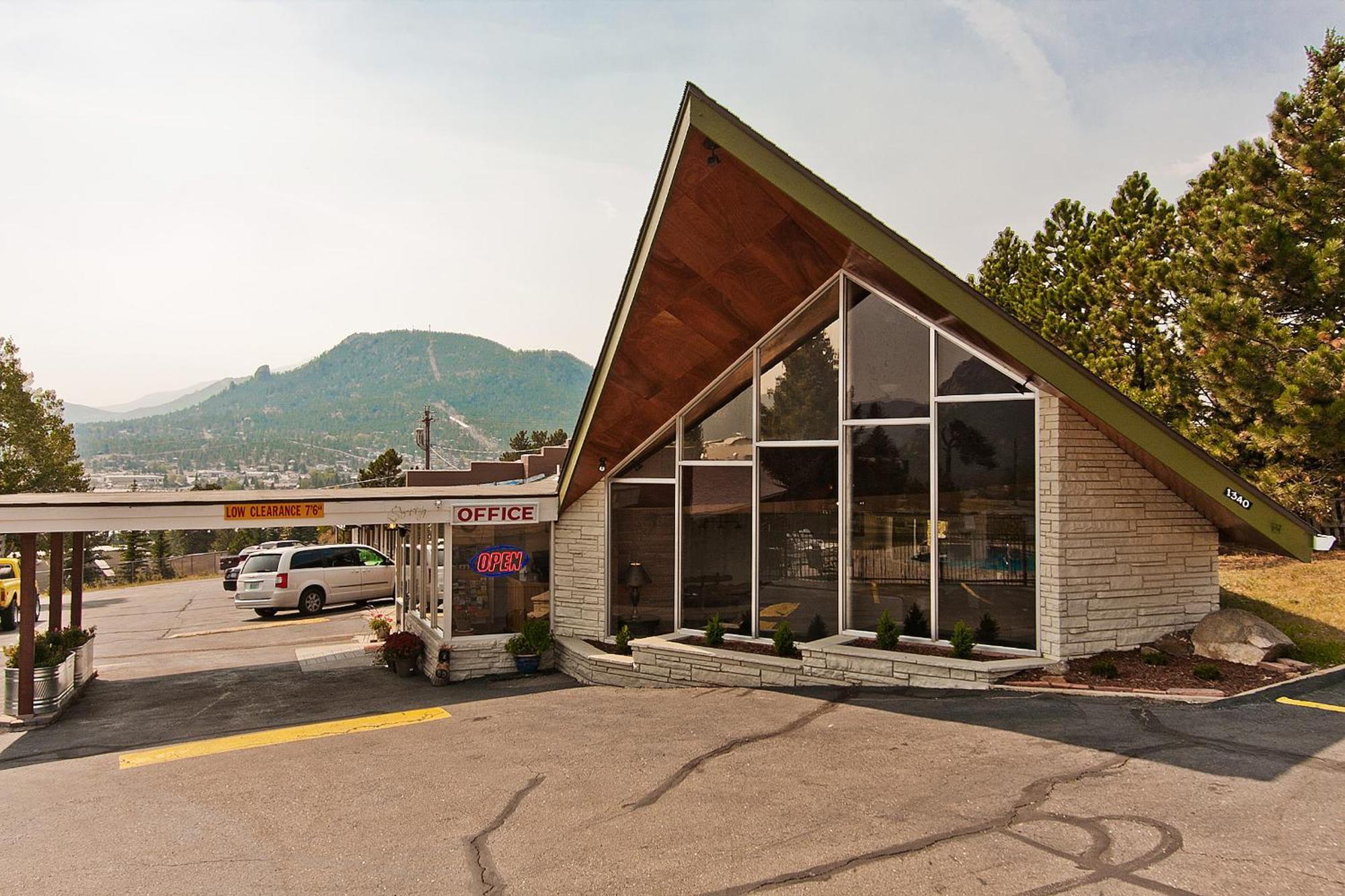 Lodge Coyote Mountain
